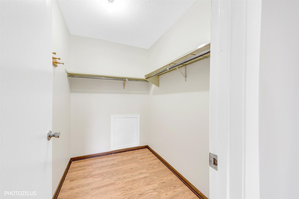 1405 Merrimac Lane N - Photo 31