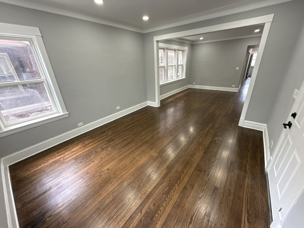 2552 N Austin Avenue - Photo 3