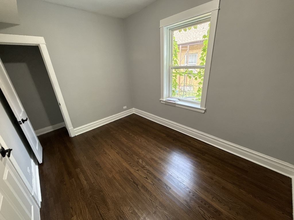 2552 N Austin Avenue - Photo 11