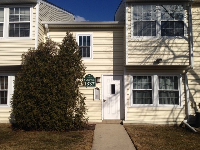 1337 E Wyndham Circle - Photo 0