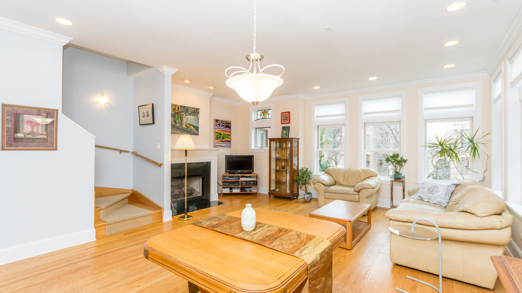 4113 N Southport Avenue - Photo 2