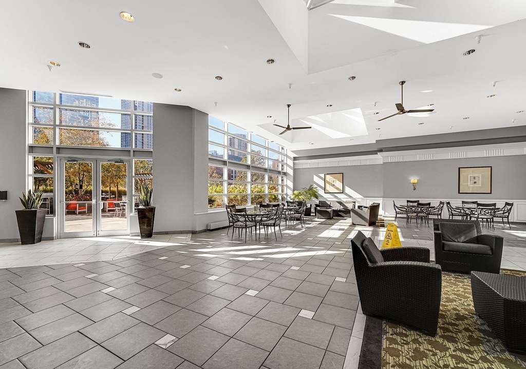 545 N Dearborn Street - Photo 17