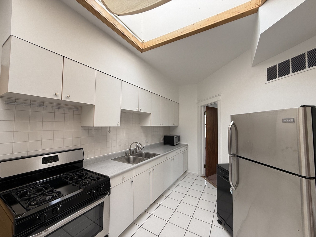 1524 W Jarvis Avenue - Photo 5