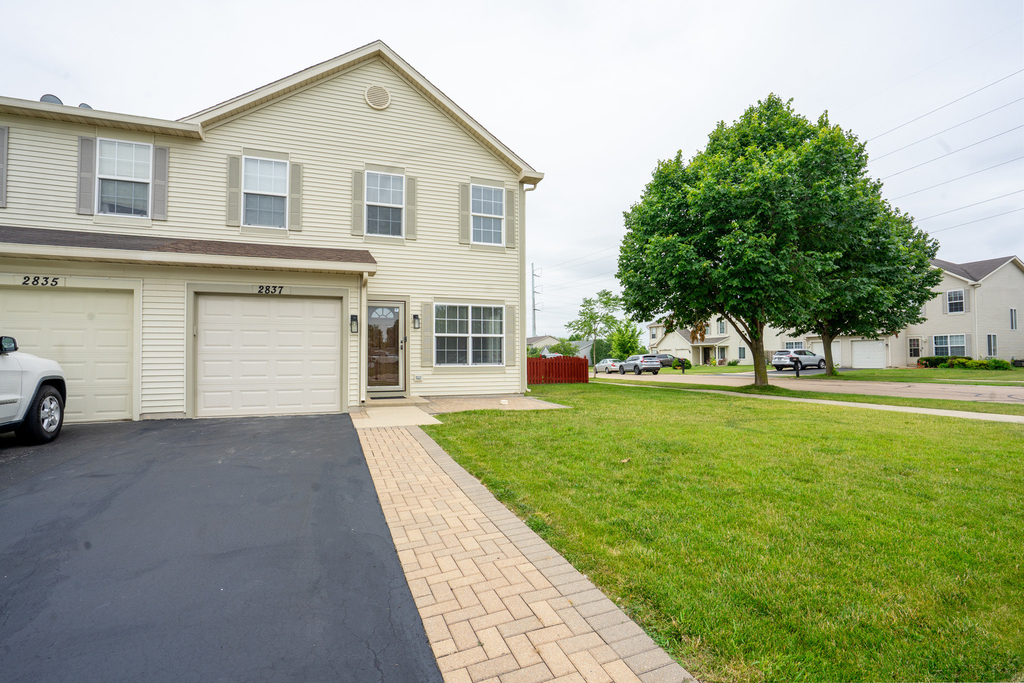 2837 Oakmont Drive - Photo 1