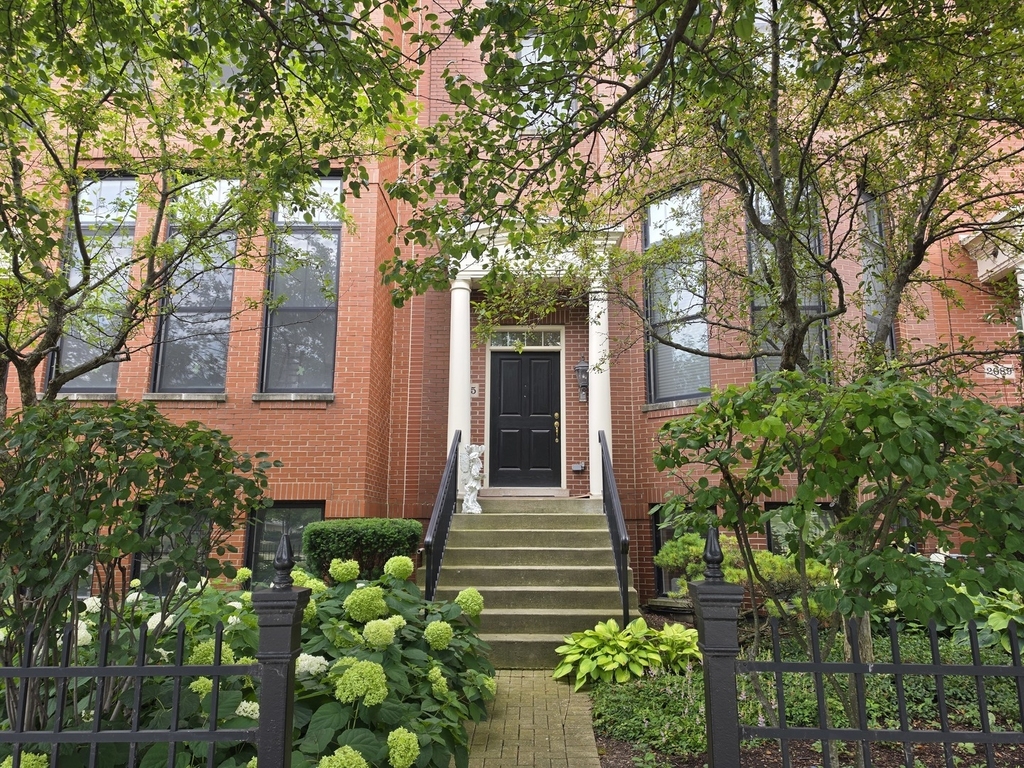 2085 Valor Court - Photo 0