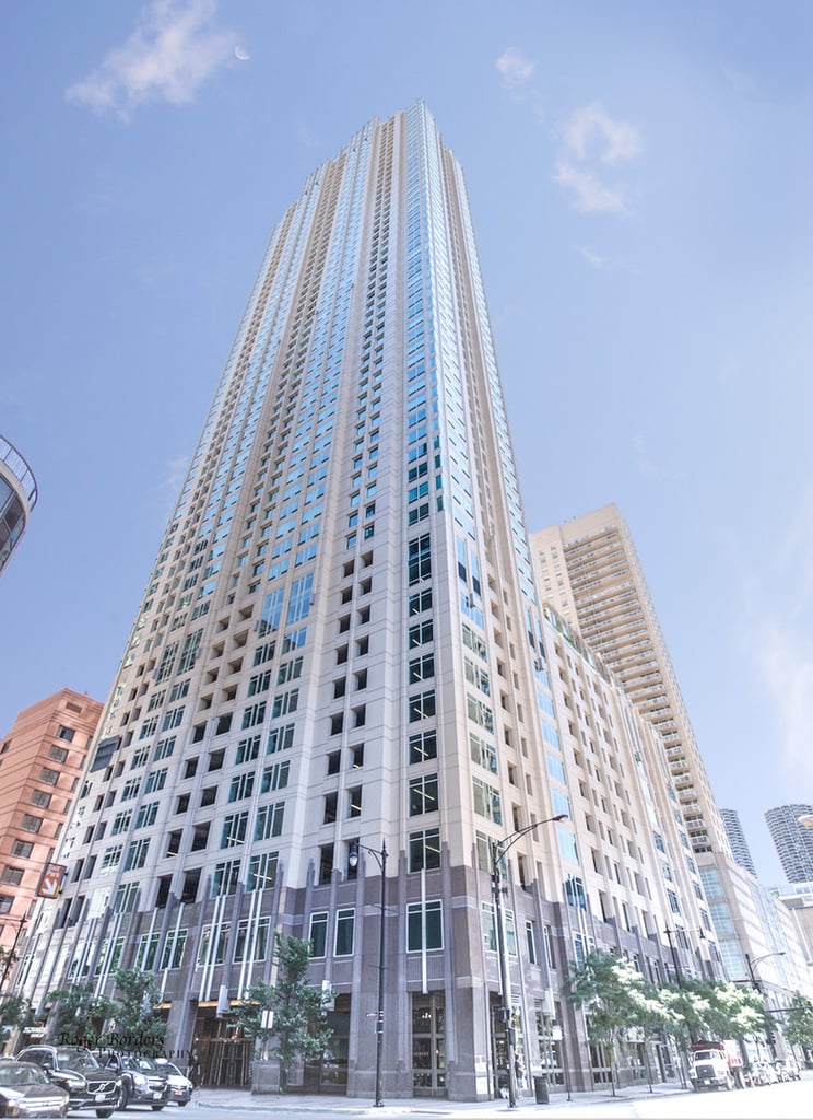 33 W Ontario Street - Photo 0