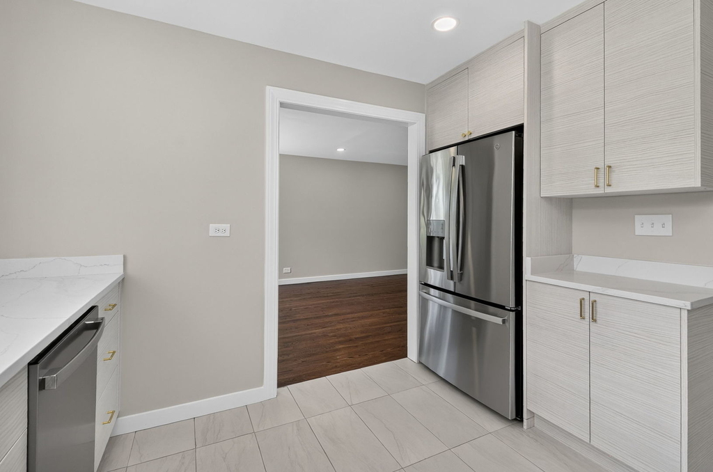 112 S Iowa Avenue - Photo 7