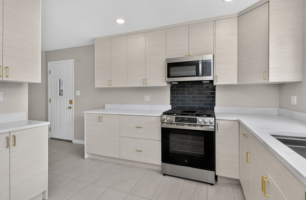 112 S Iowa Avenue - Photo 4