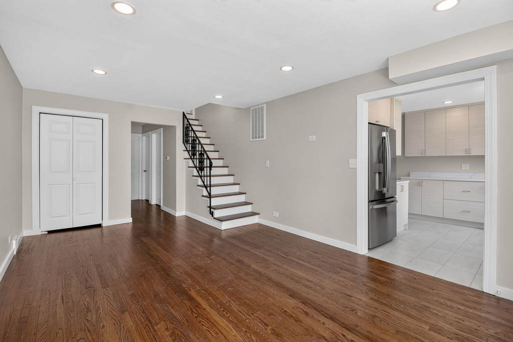 112 S Iowa Avenue - Photo 3