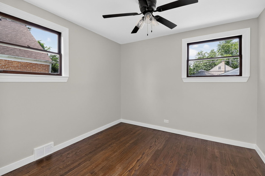 112 S Iowa Avenue - Photo 9