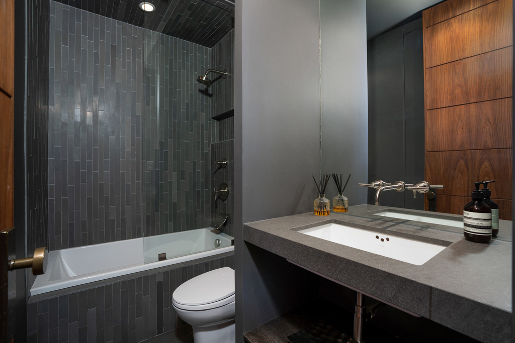 175 E Delaware Place - Photo 32