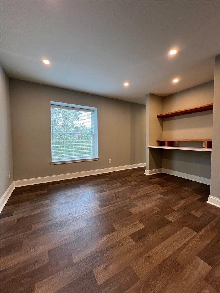 8003 Woodway Drive - Photo 4