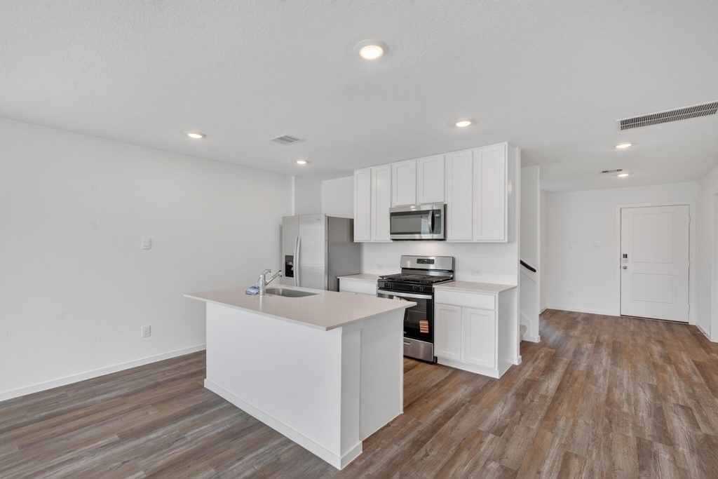 40818 Hawthorne Glades Street - Photo 6