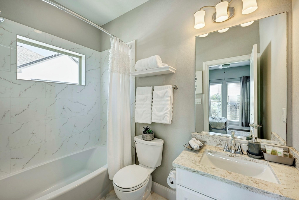 917 W 17th Street - Photo 18