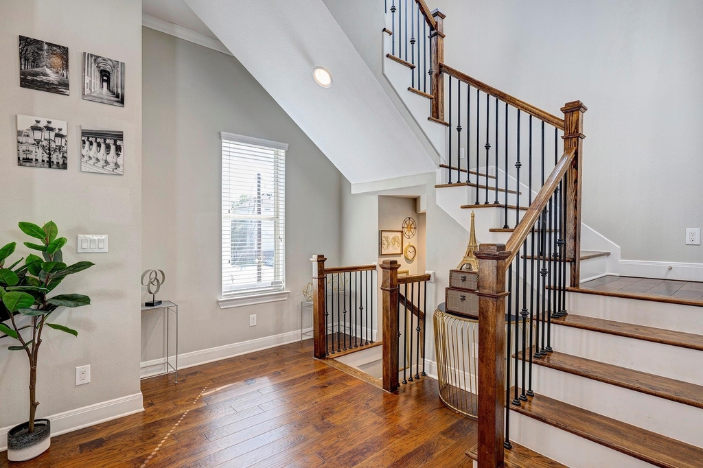 917 W 17th Street - Photo 12
