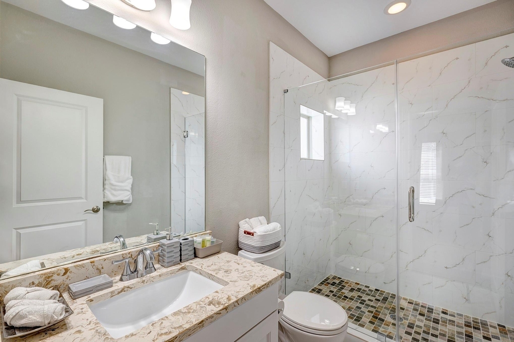 917 W 17th Street - Photo 3