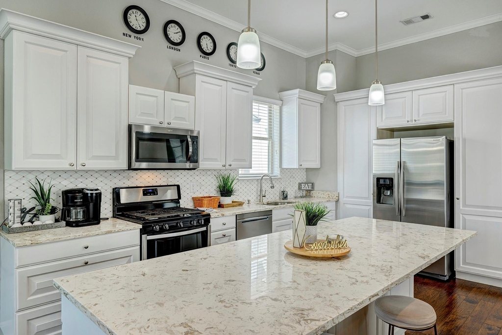 917 W 17th Street - Photo 4