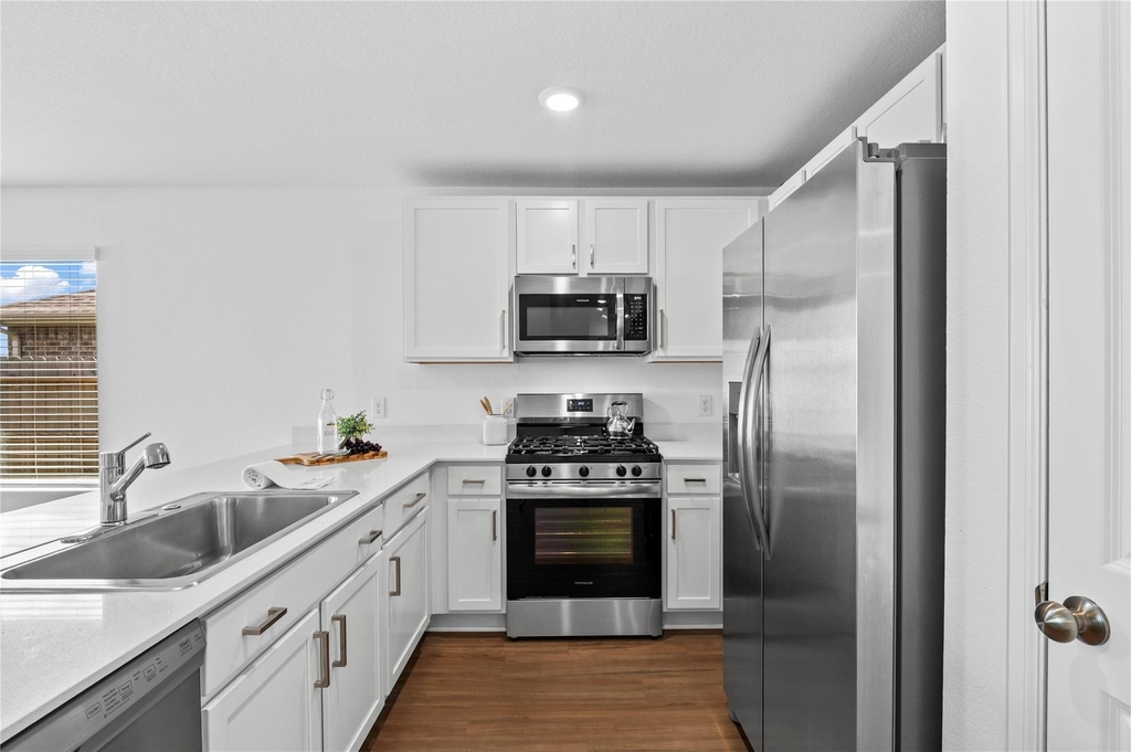 2805 Fountain Woods Drive - Photo 7