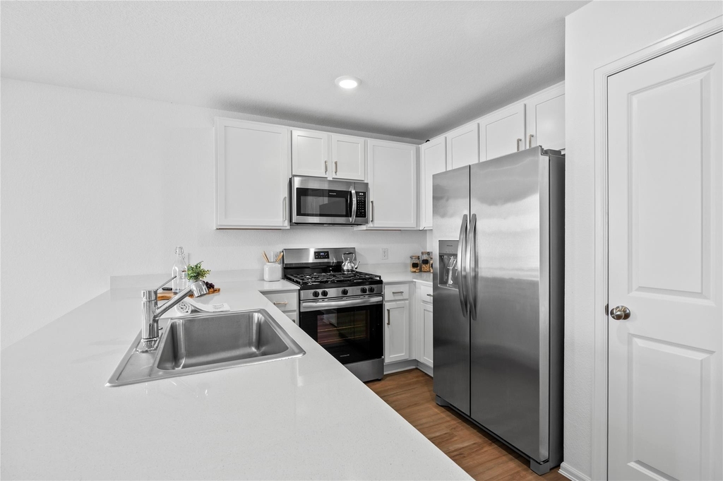 2805 Fountain Woods Drive - Photo 9