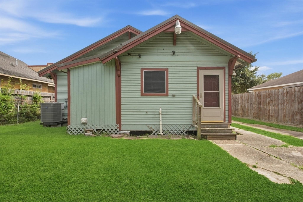 5005 Lyons Avenue - Photo 3