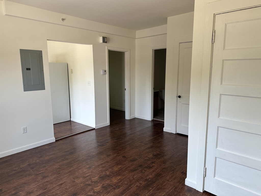 23 Main - Photo 8