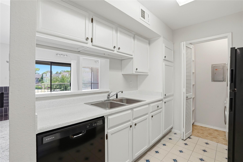 2025 Augusta Drive - Photo 8