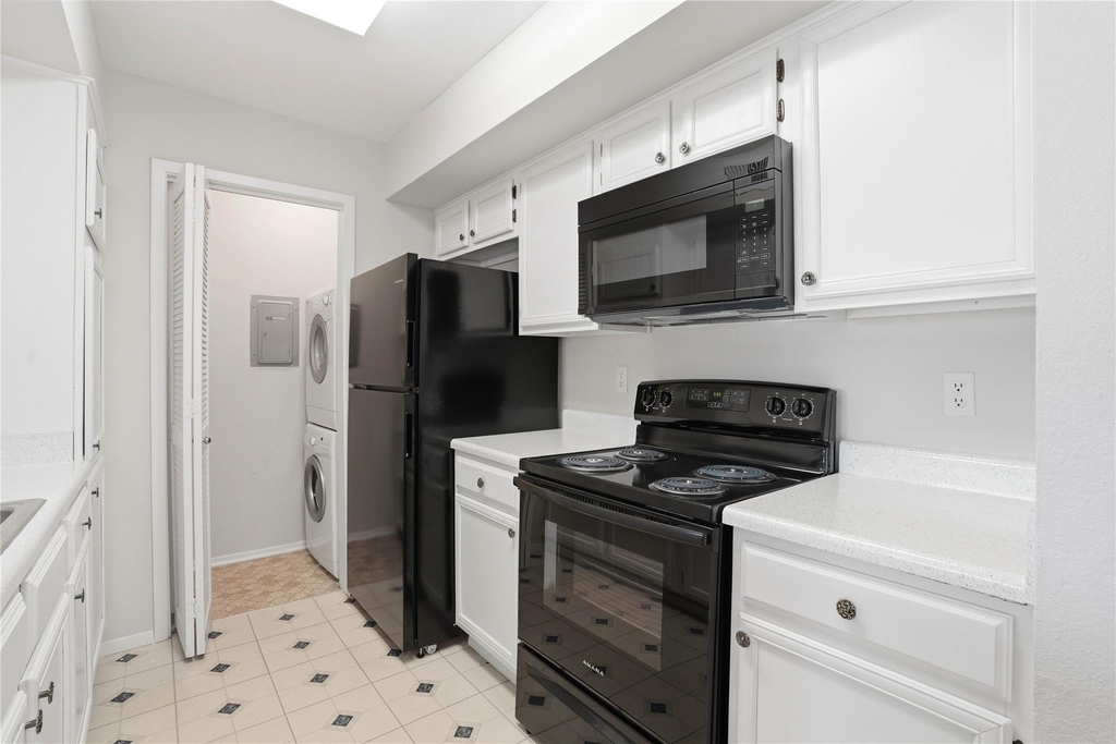 2025 Augusta Drive - Photo 9