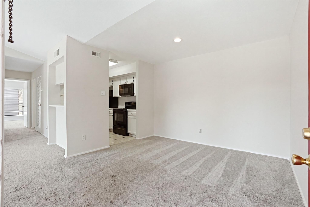 2025 Augusta Drive - Photo 3