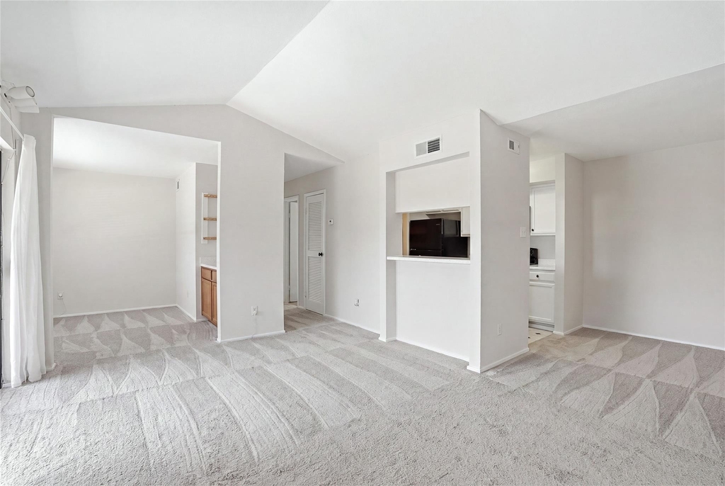 2025 Augusta Drive - Photo 7