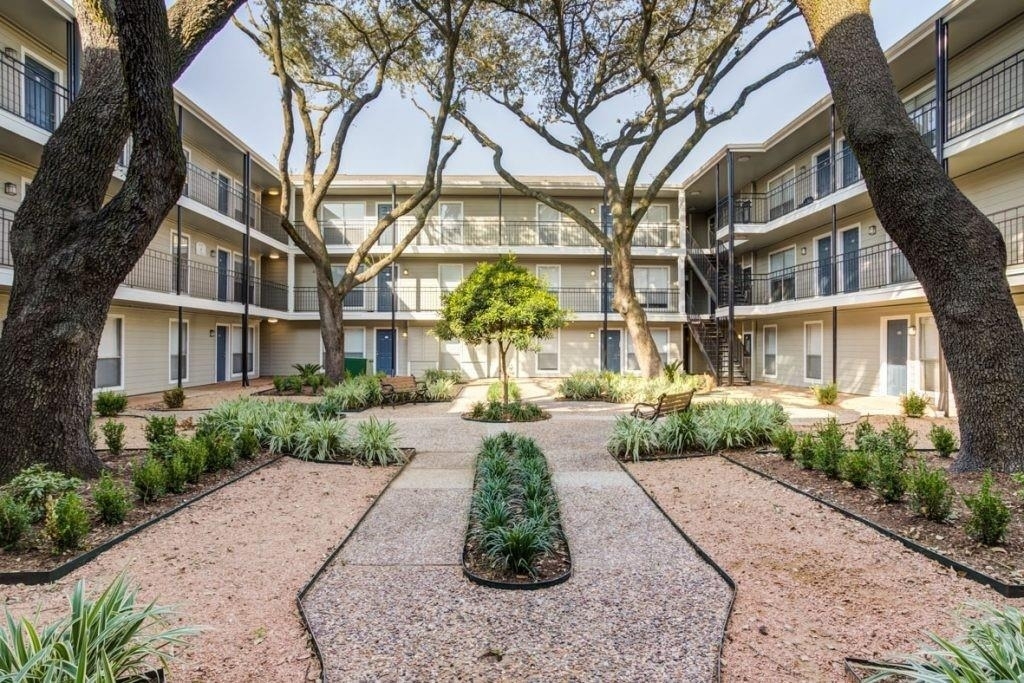 7315 Brompton Street - Photo 4