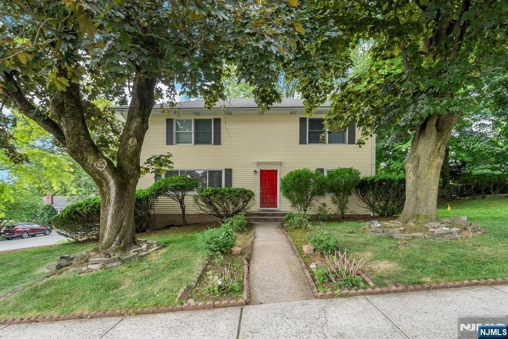160 Magnolia - Photo 0