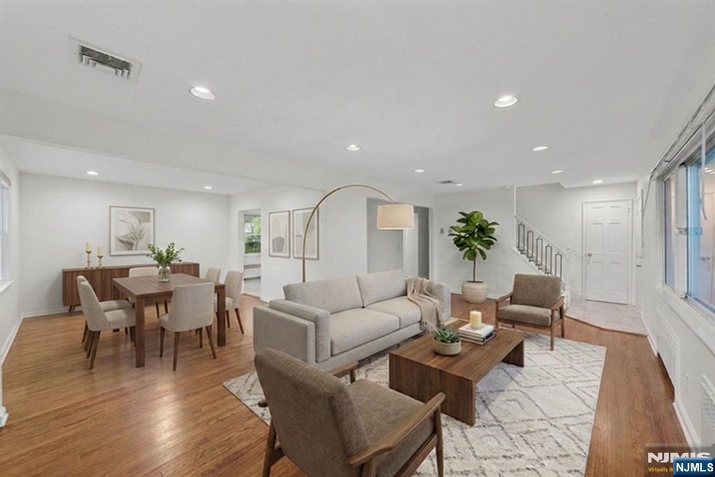 160 Magnolia - Photo 1