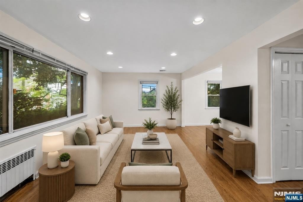 160 Magnolia - Photo 3