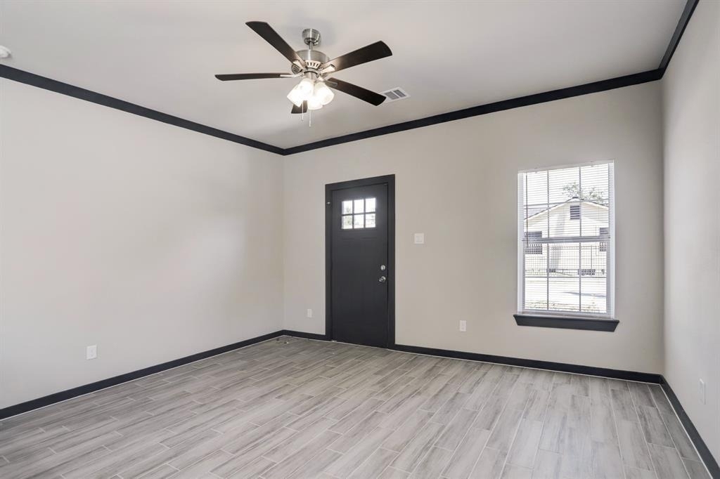 8103 Glass Street - Photo 3