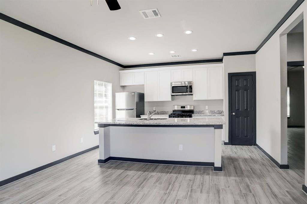 8103 Glass Street - Photo 5