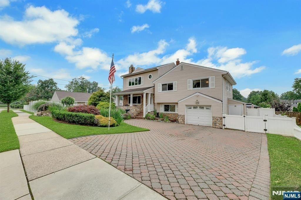 379 Leonard - Photo 1