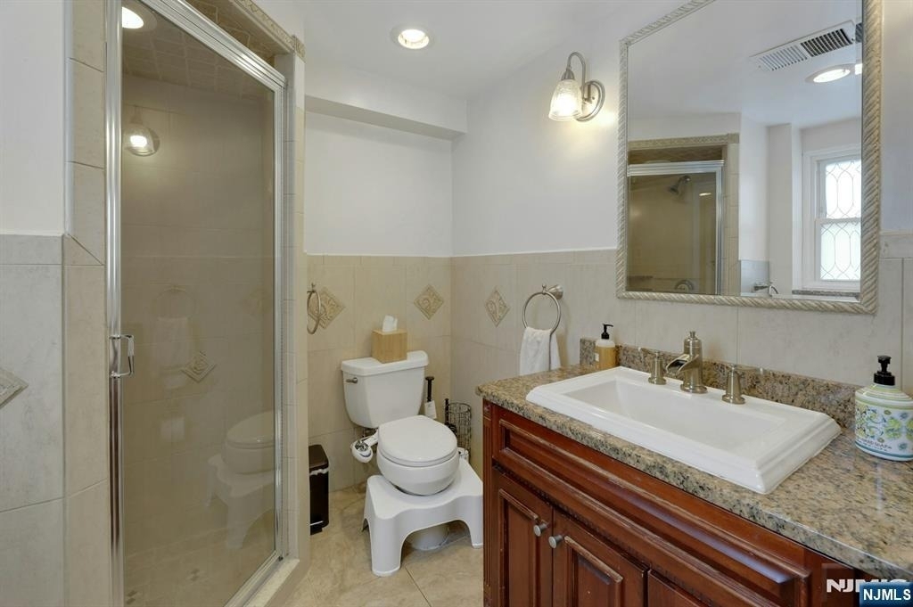 379 Leonard - Photo 36