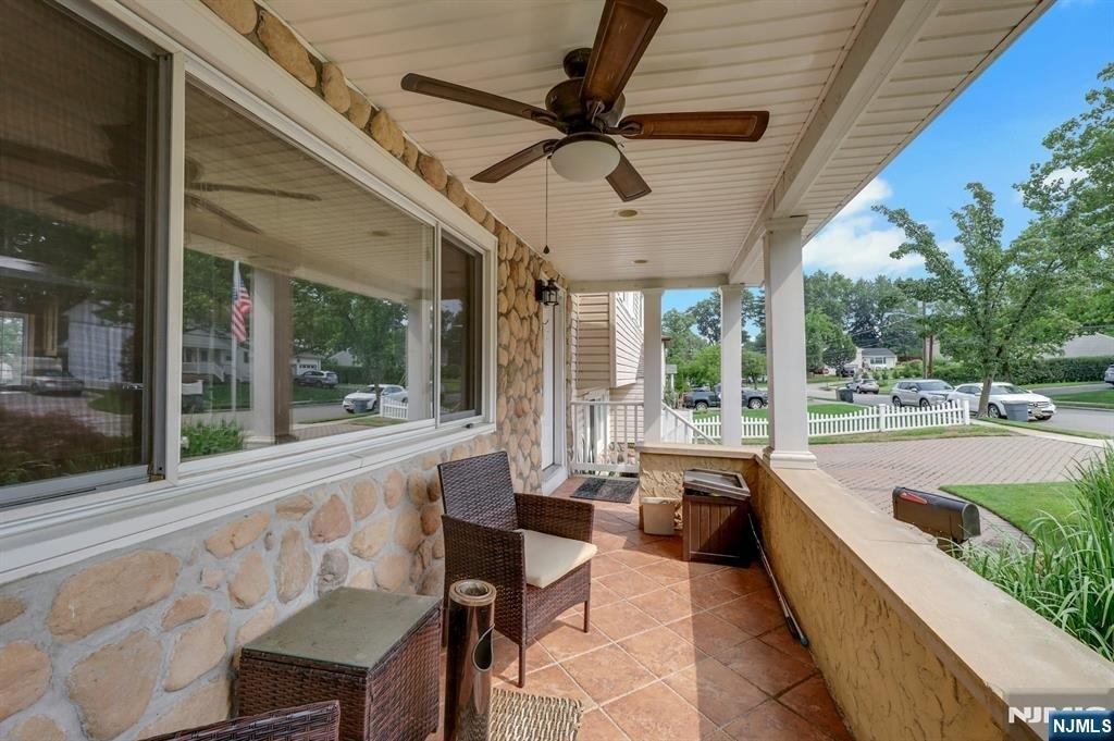 379 Leonard - Photo 5