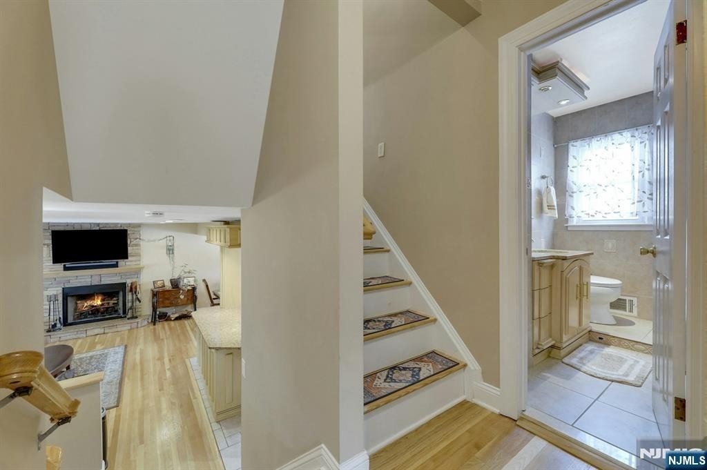 379 Leonard - Photo 22