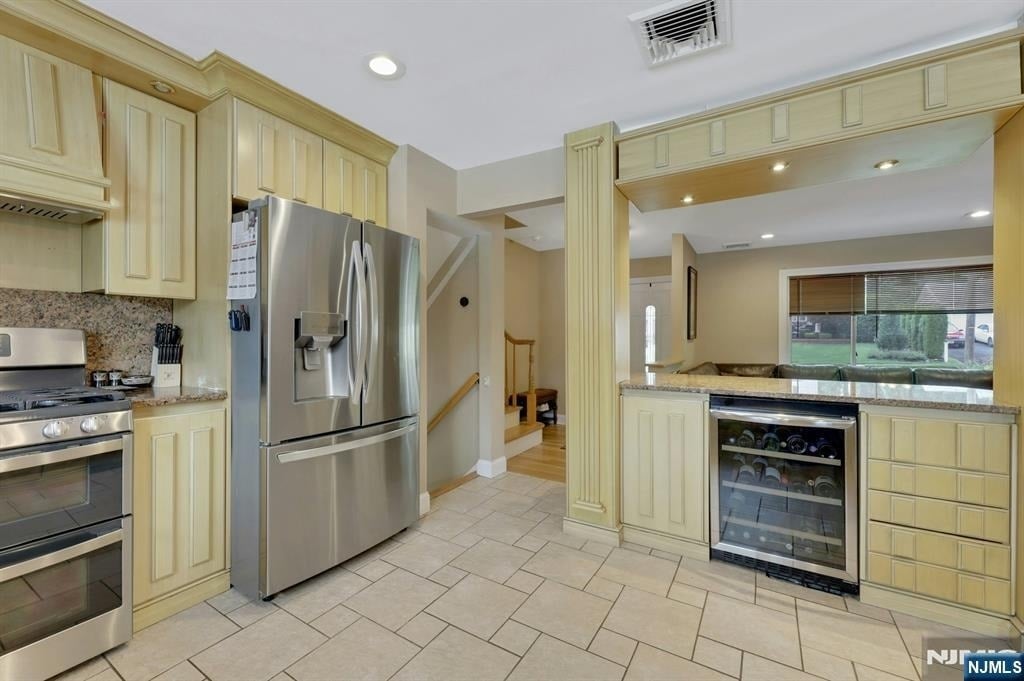 379 Leonard - Photo 15