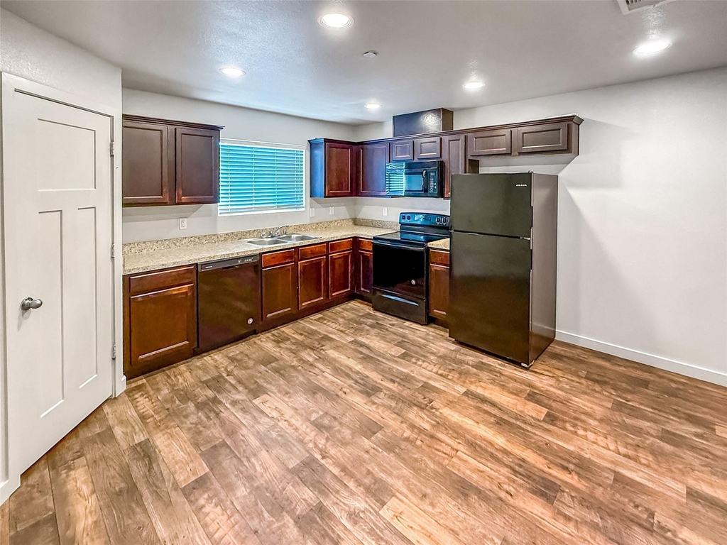 10535 Mills Road - Photo 6