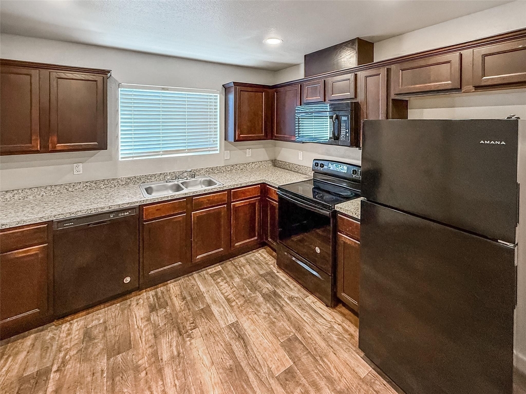 10535 Mills Road - Photo 7
