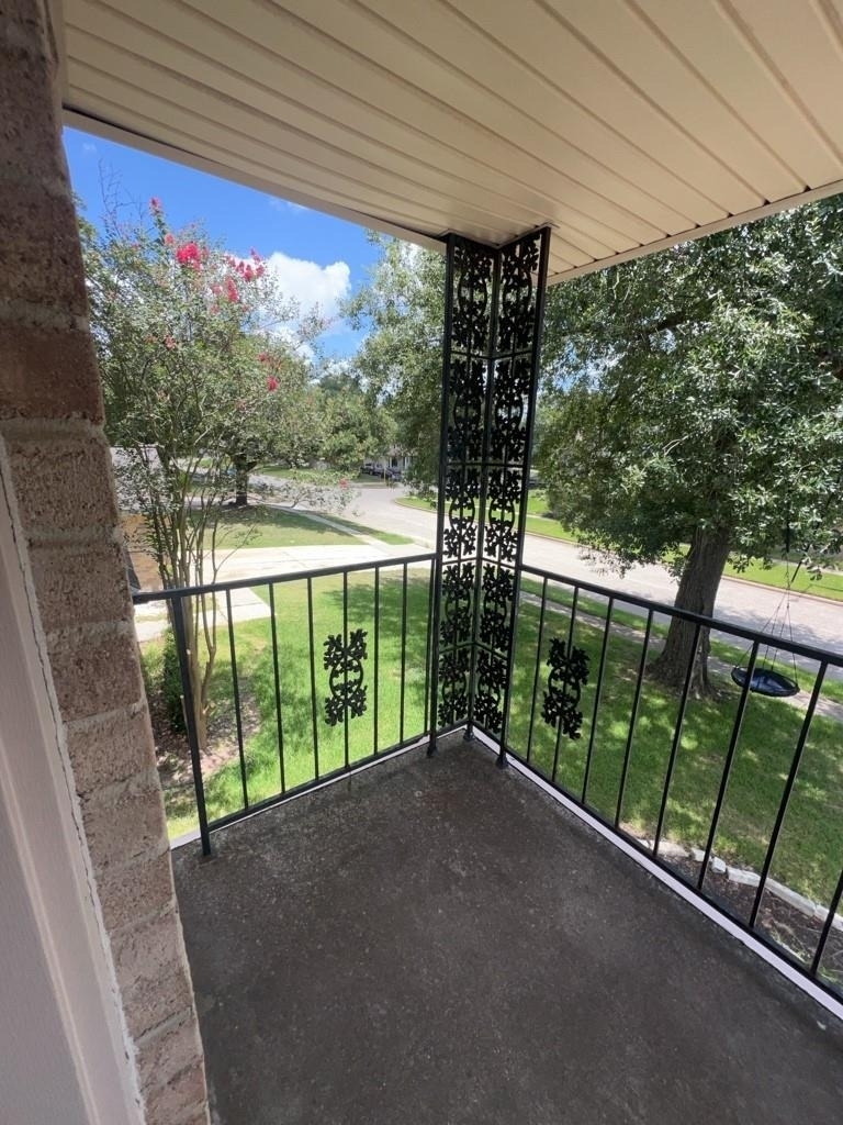 18507 Sweetmeadow Drive - Photo 2