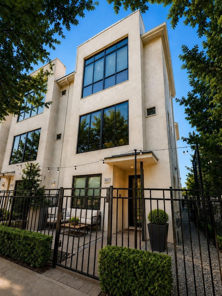 1621 Nagle Street - Photo 0