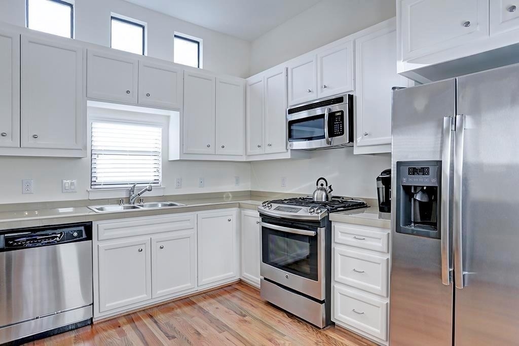 648 Westcross Street - Photo 2