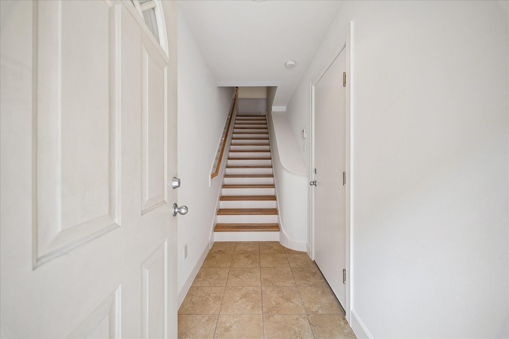 648 Westcross Street - Photo 0