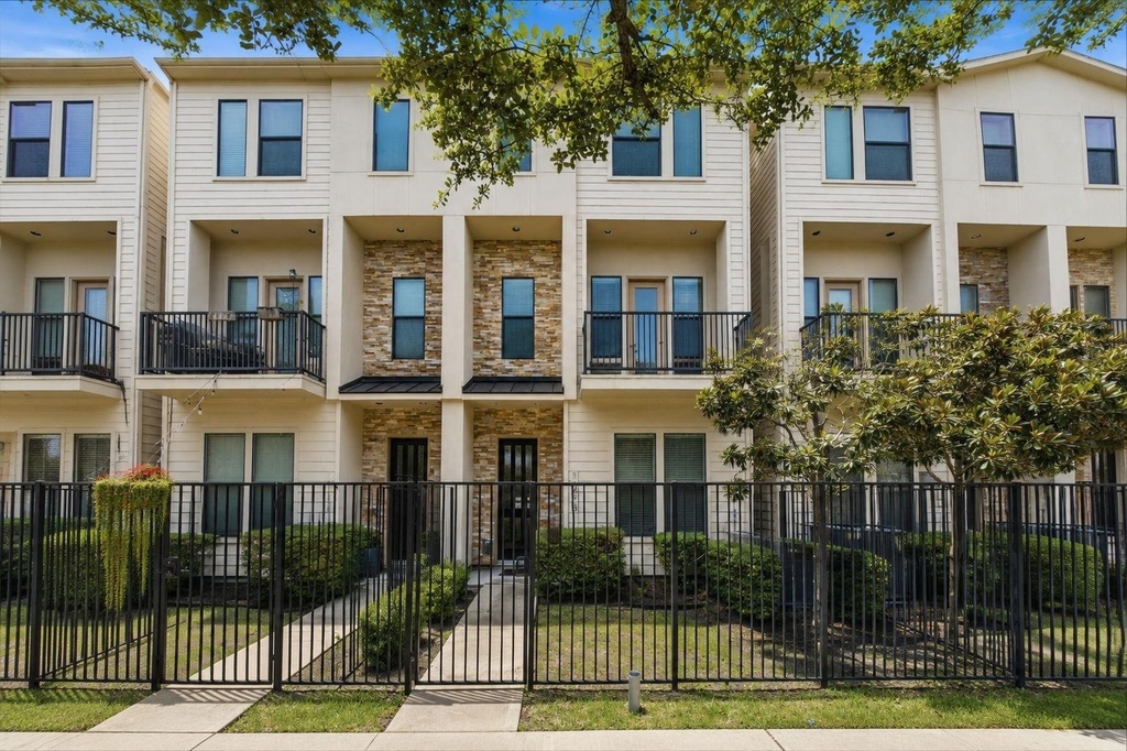 1206 Delano Street - Photo 0