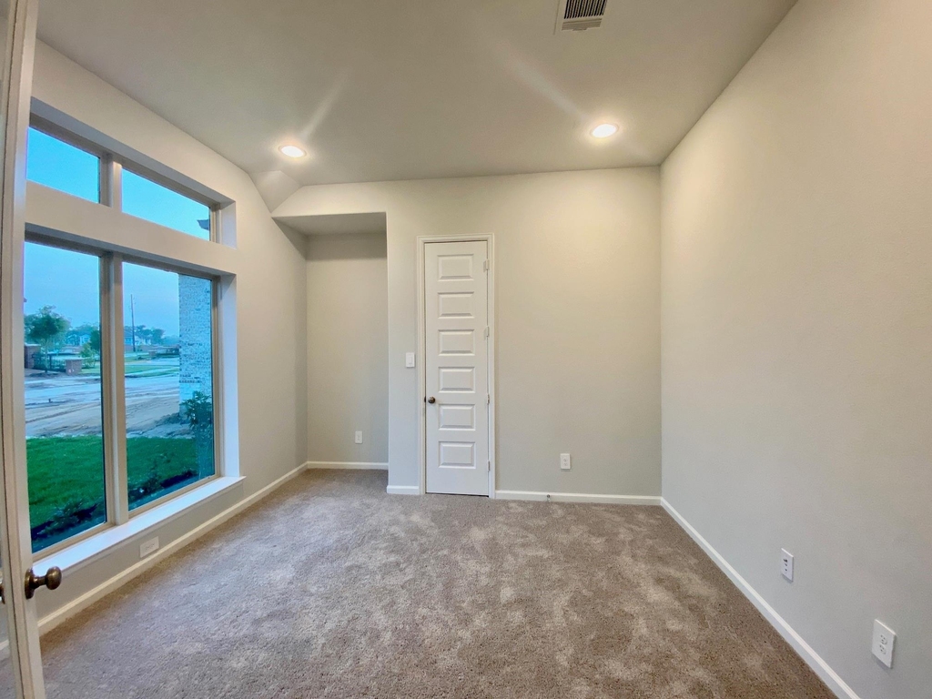 9411 Trestle Creek Court - Photo 7