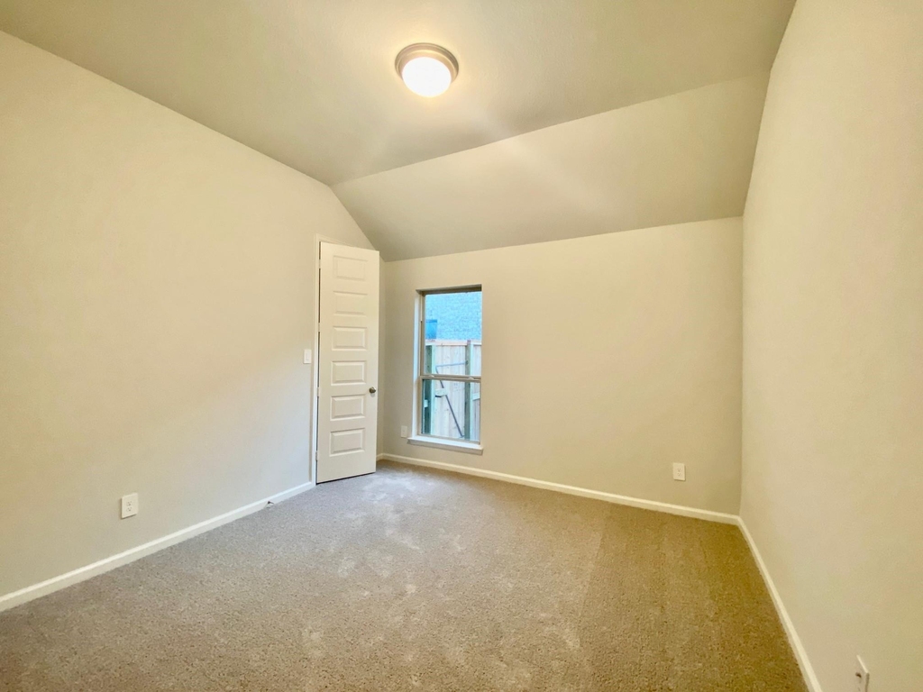 9411 Trestle Creek Court - Photo 14