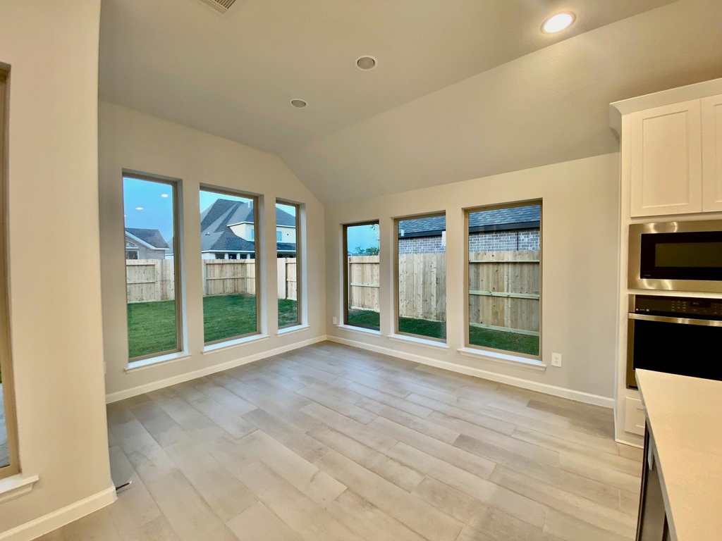 9411 Trestle Creek Court - Photo 3